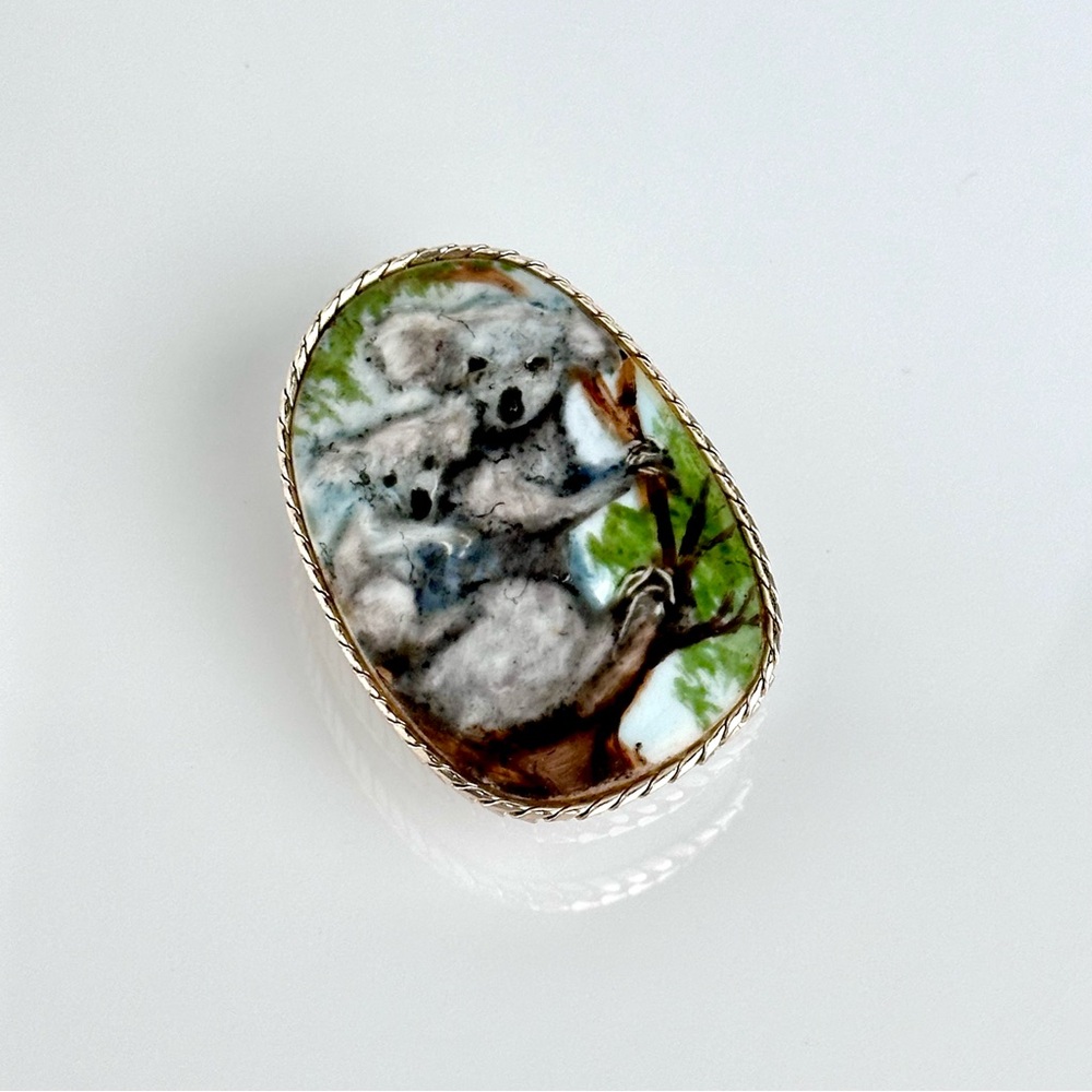 Ethel Jagelman 367 Sutherland Australia Artist Hand Painted Porcelain Brooch
